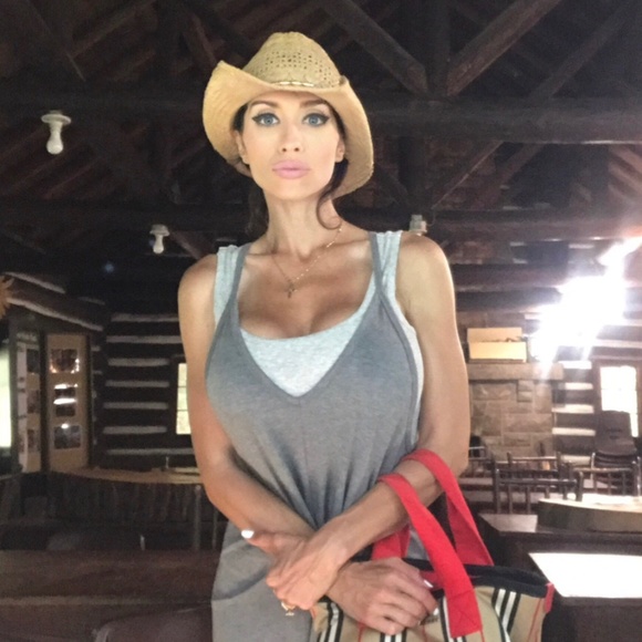 Meet your Posher, Lia - Picture 1 of 1